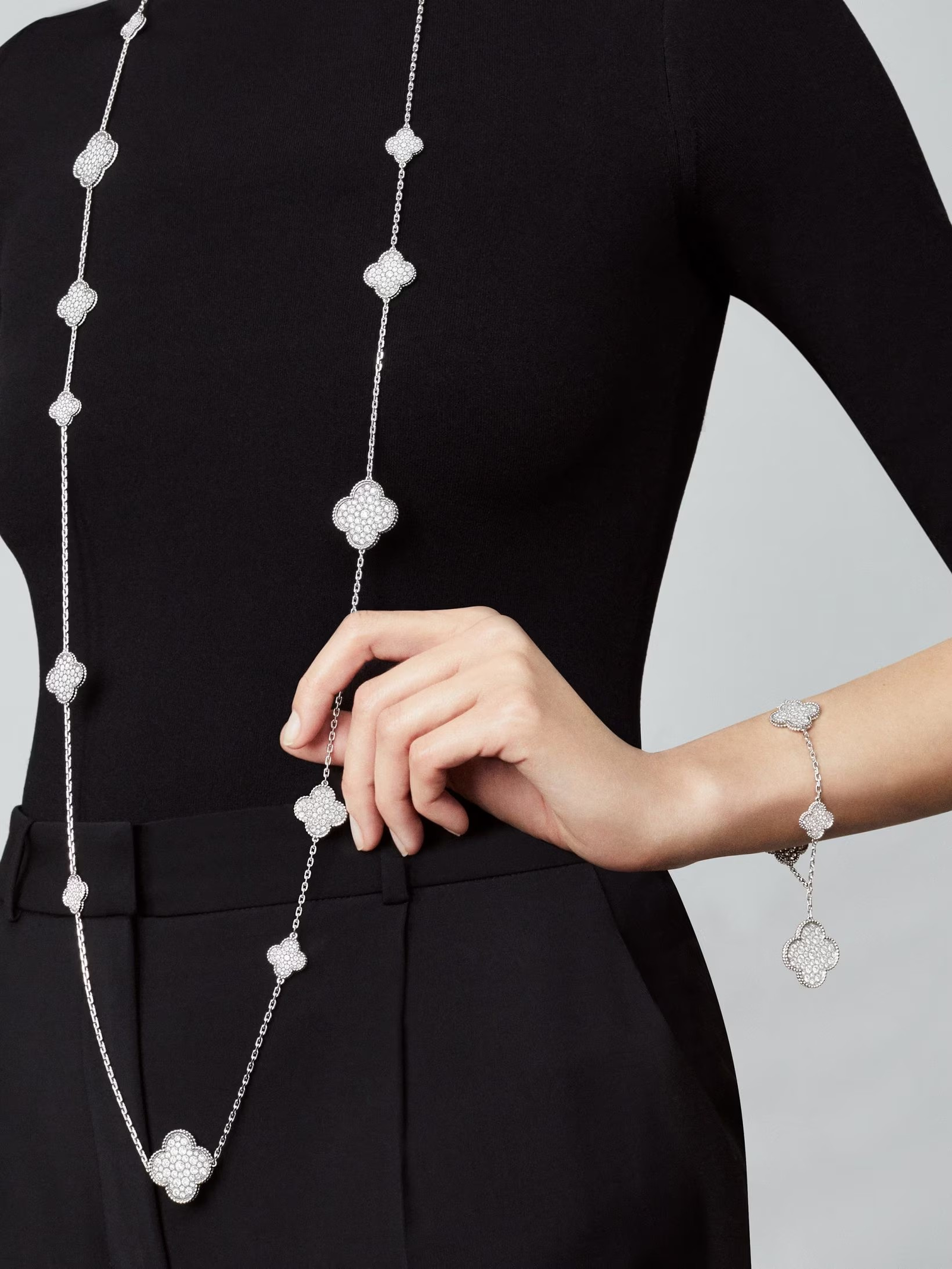 Magic Alhambra Bracelet, 5 Motifs (White Gold, Diamond)