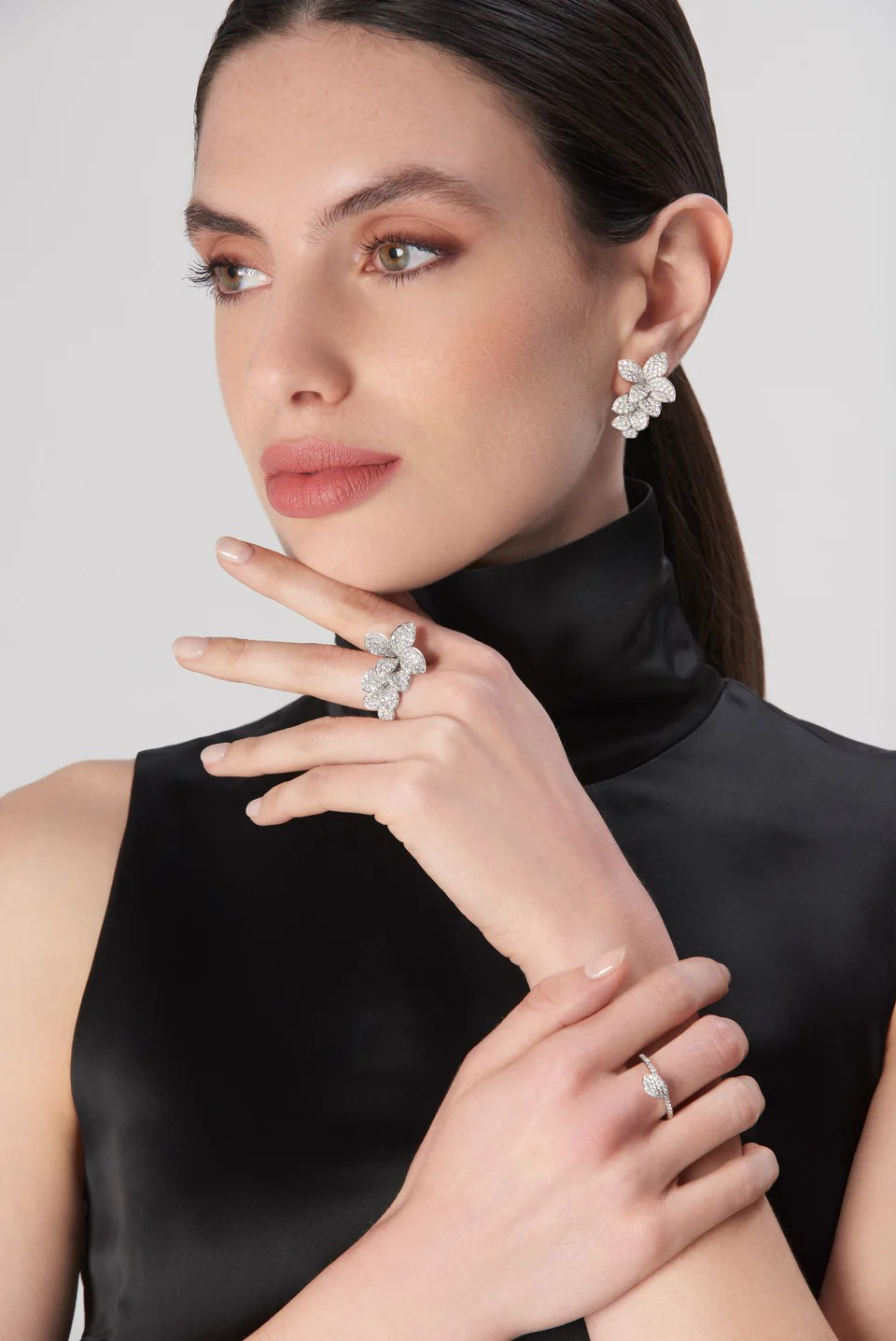 Petit Garden Ring, White Gold with Diamonds, Single Leaf